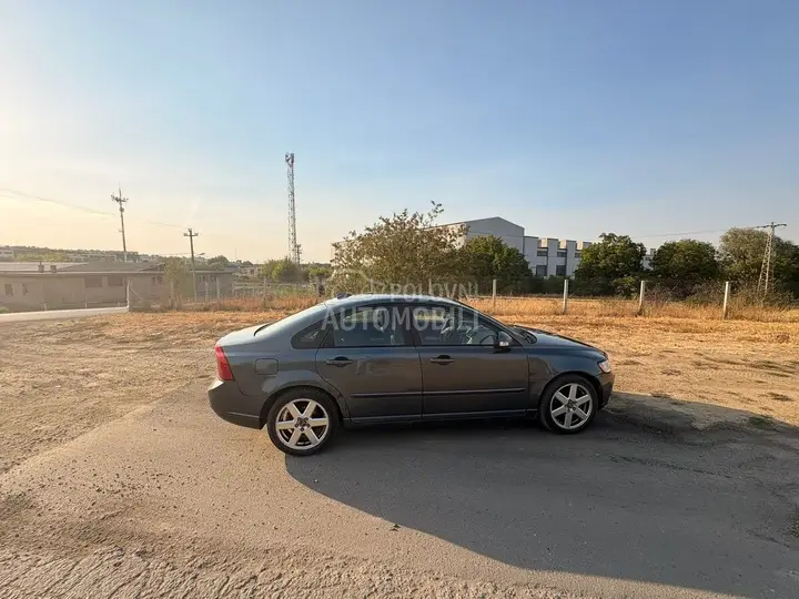 Volvo S40 2012 photo 4