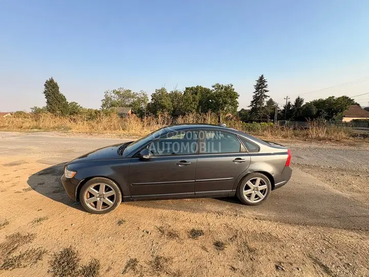 Volvo S40 2012 photo 2