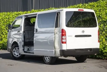 Toyota Hiace 2021 photo 3