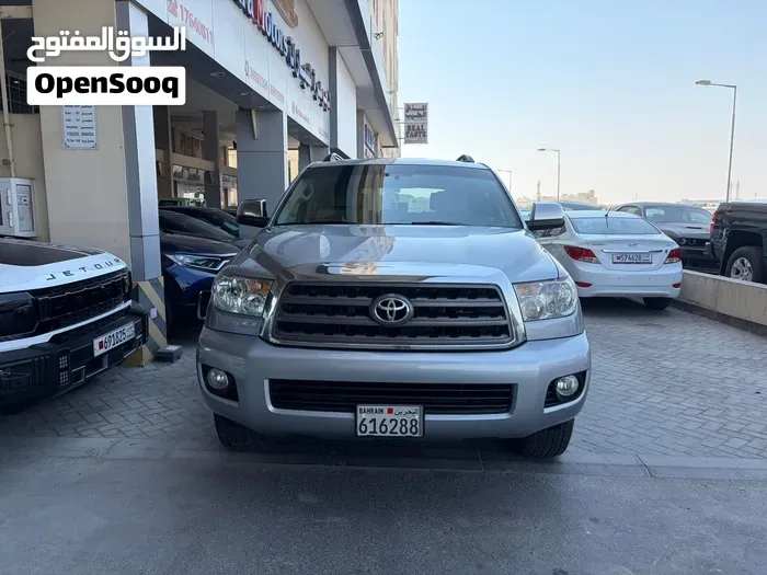 Toyota Sequoia 2011 photo 2
