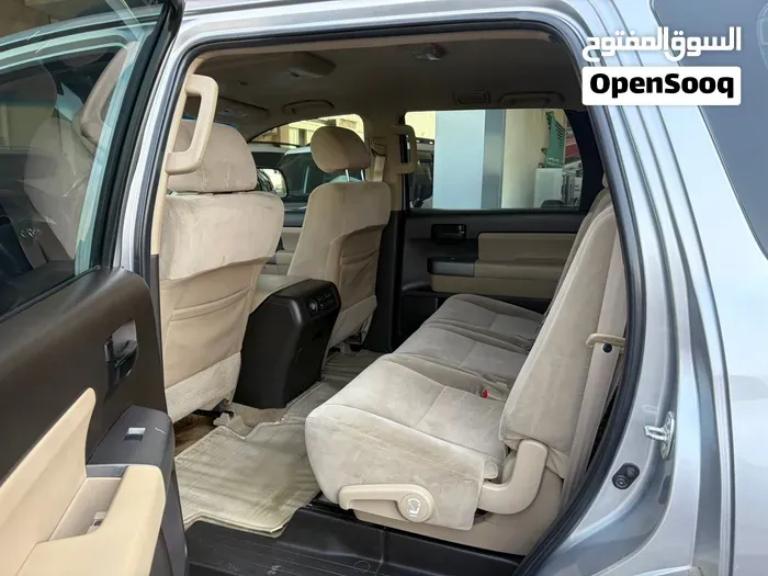 Toyota Sequoia 2011 photo 4