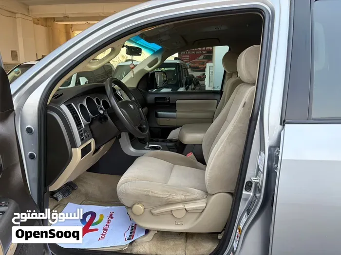 Toyota Sequoia 2011 photo 3