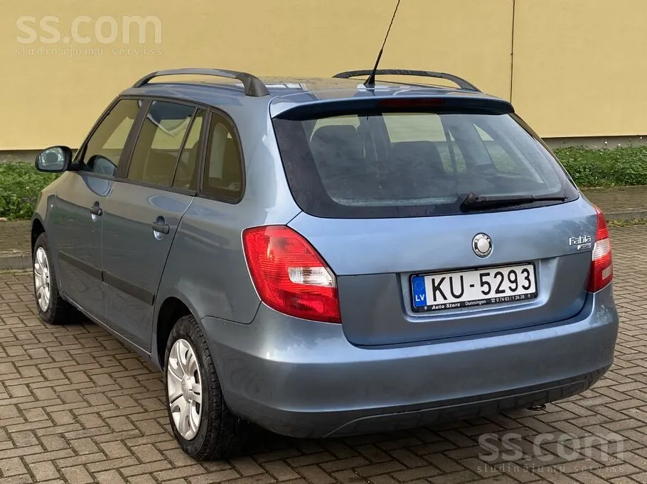 Skoda Fabia 2008 photo 4