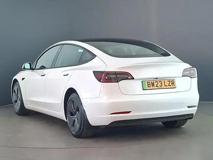 Tesla Model 3 2023 photo 2