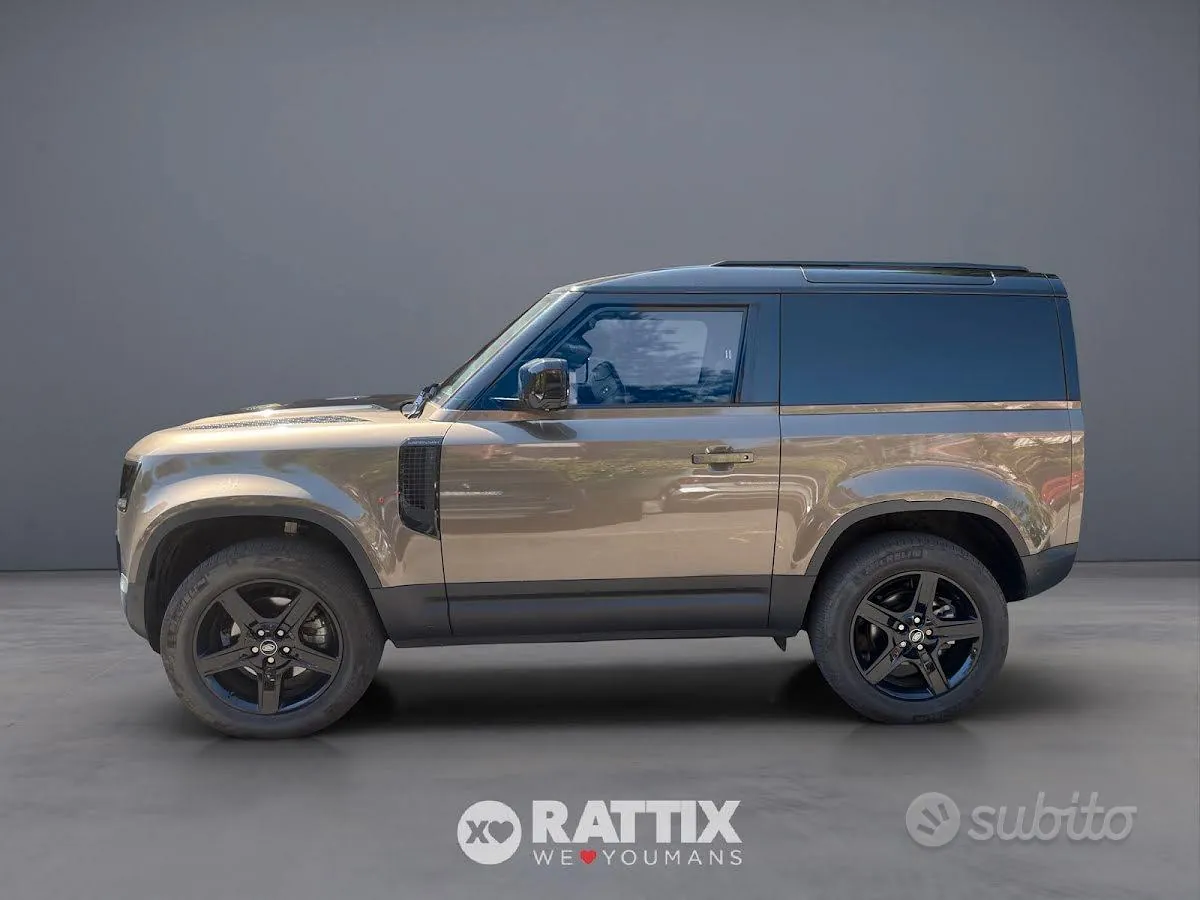 Land Rover Defender 2023 photo 2