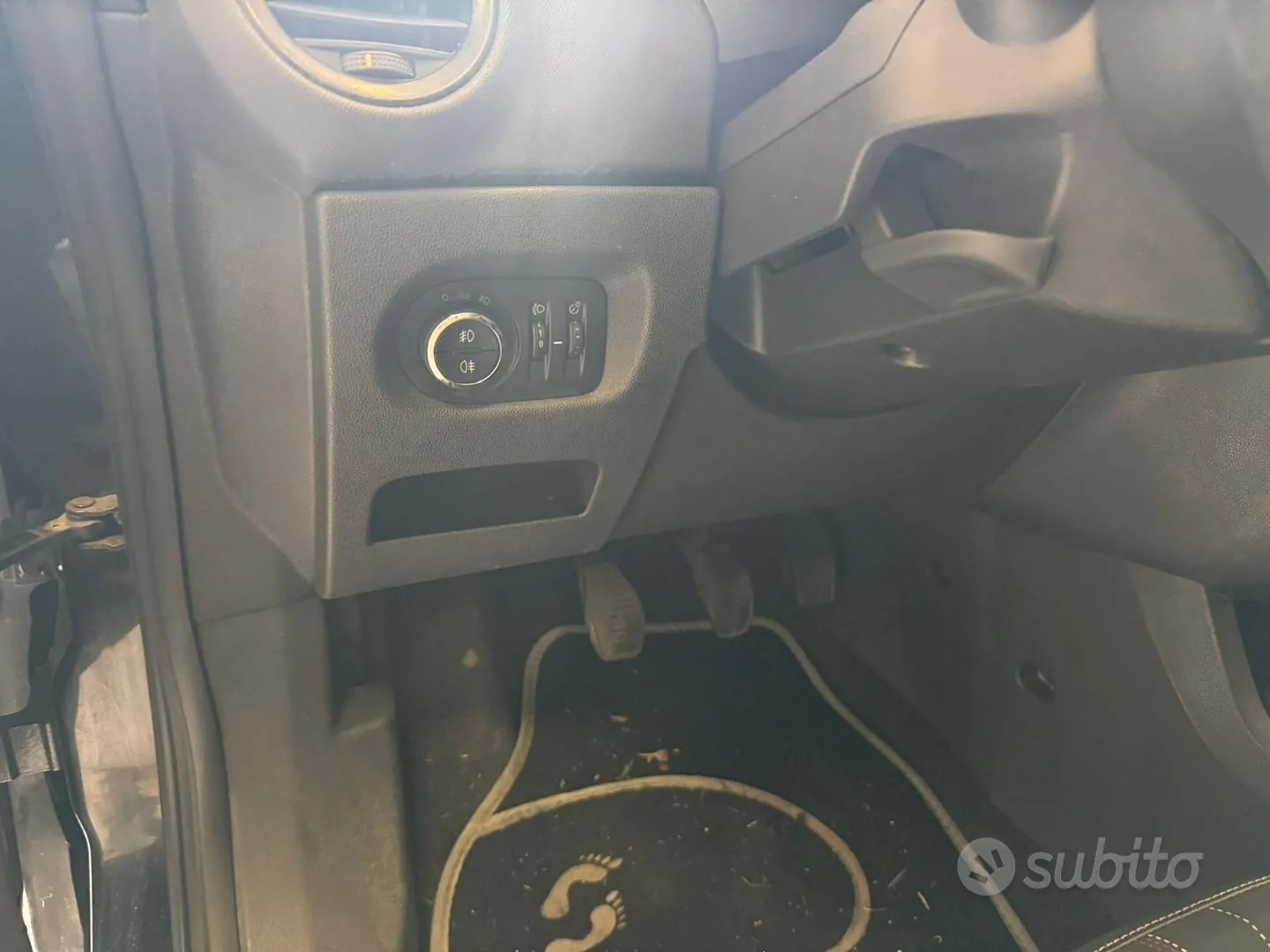 Opel Corsa 2012 photo 2