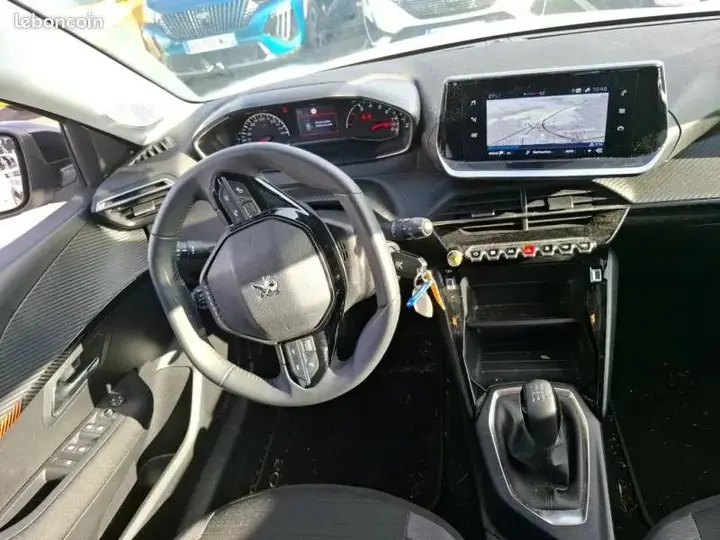 Peugeot 208 2023 photo 3