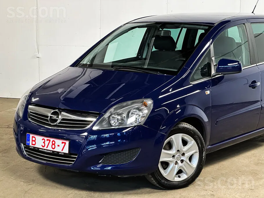 Opel Zafira 2011 photo 2