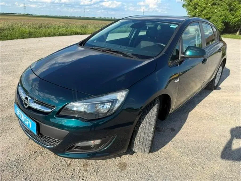 Opel Astra 2014 photo 2