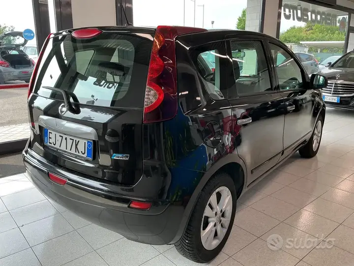 Nissan Note 2011 photo 2