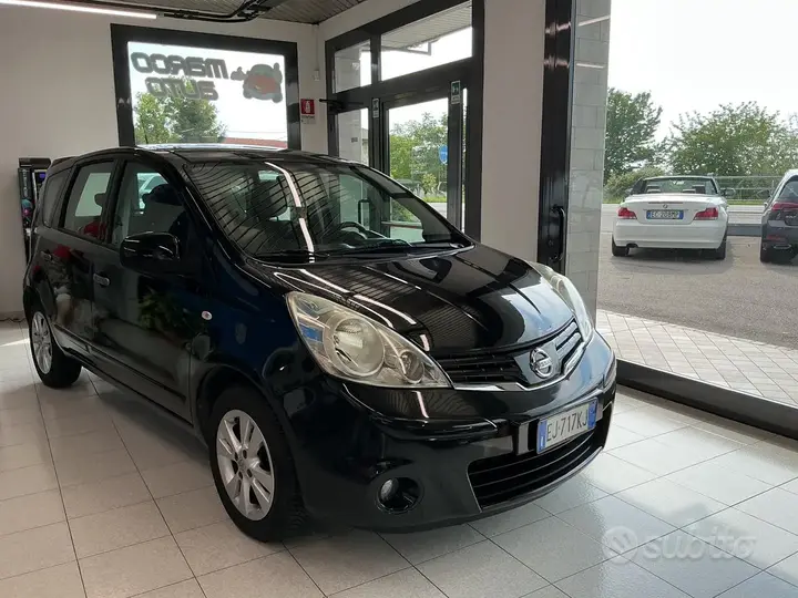 Nissan Note 2011 photo 3