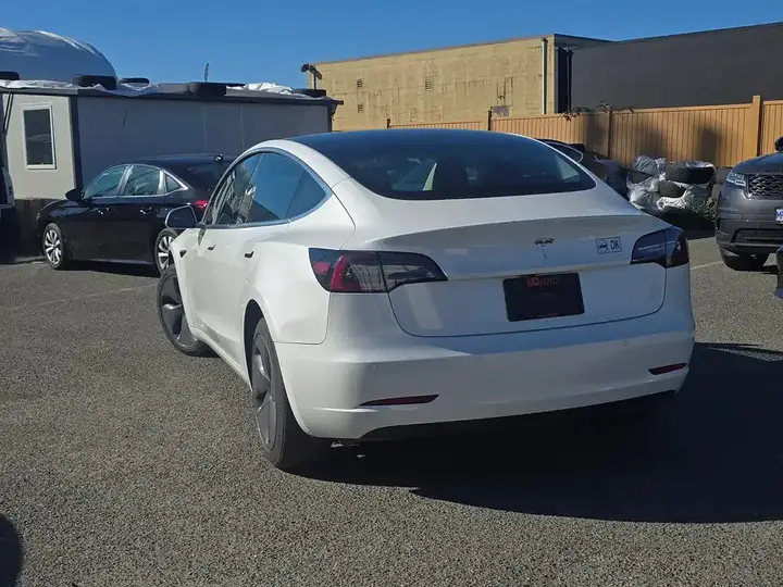Tesla Model 3 2020 photo 4