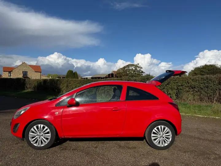 Vauxhall Corsa 2013 photo 2