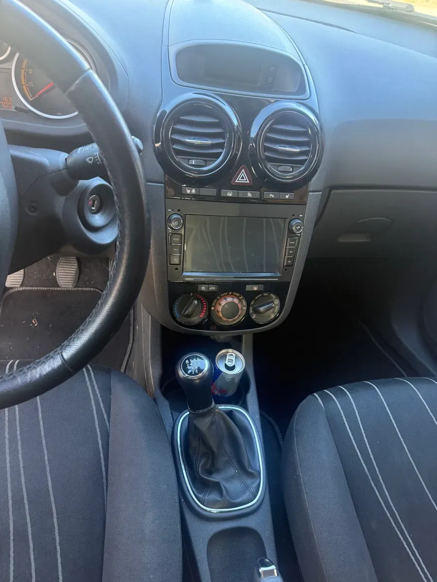 Opel Corsa 2010 photo 2