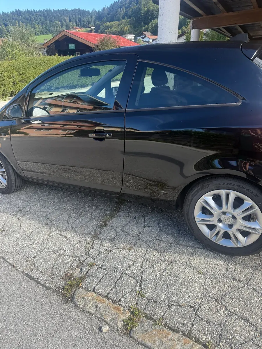 Opel Corsa 2010 photo 3