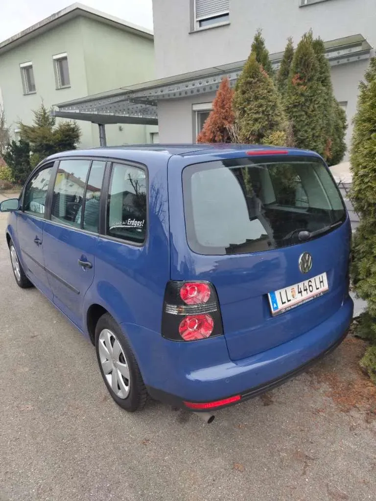 Volkswagen Touran 2007 photo 2