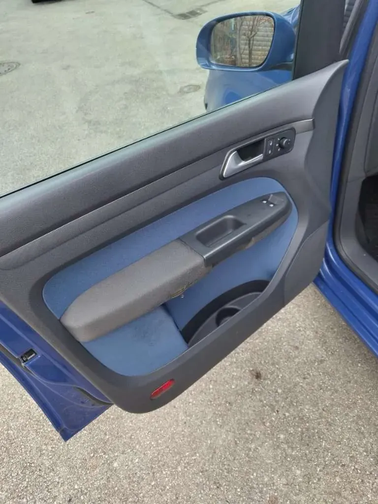 Volkswagen Touran 2007 photo 3
