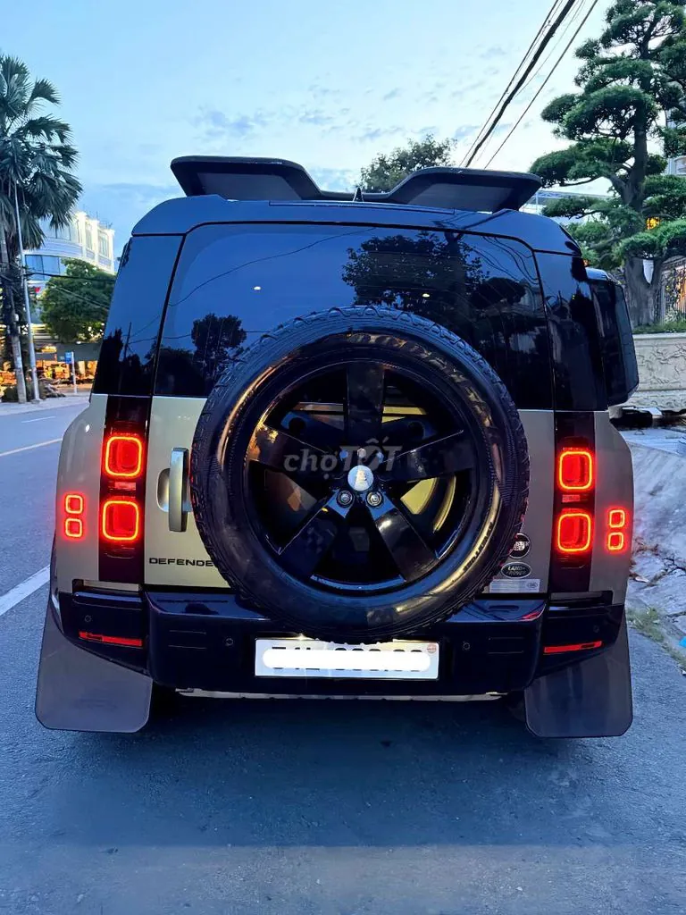 Land Rover Defender 2022 photo 4