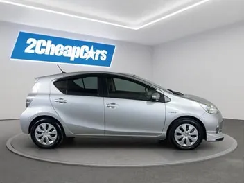 Toyota Aqua 2013 photo 5