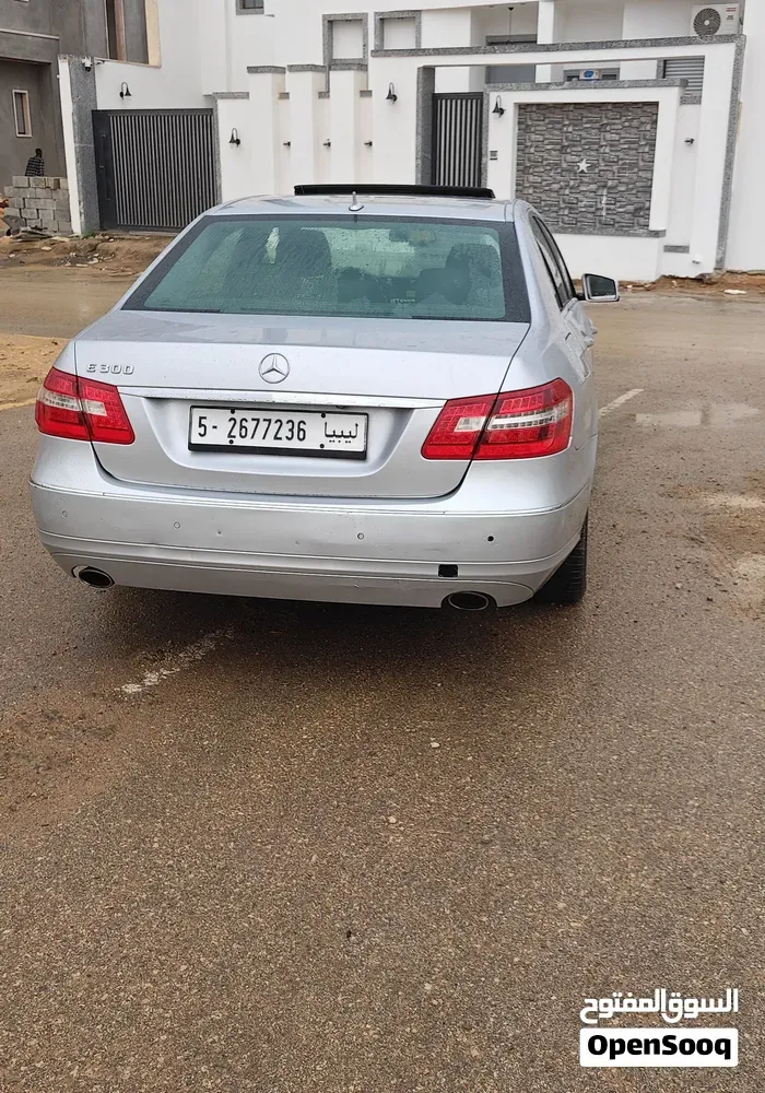 Mercedes-Benz E-Class 2012 photo 2
