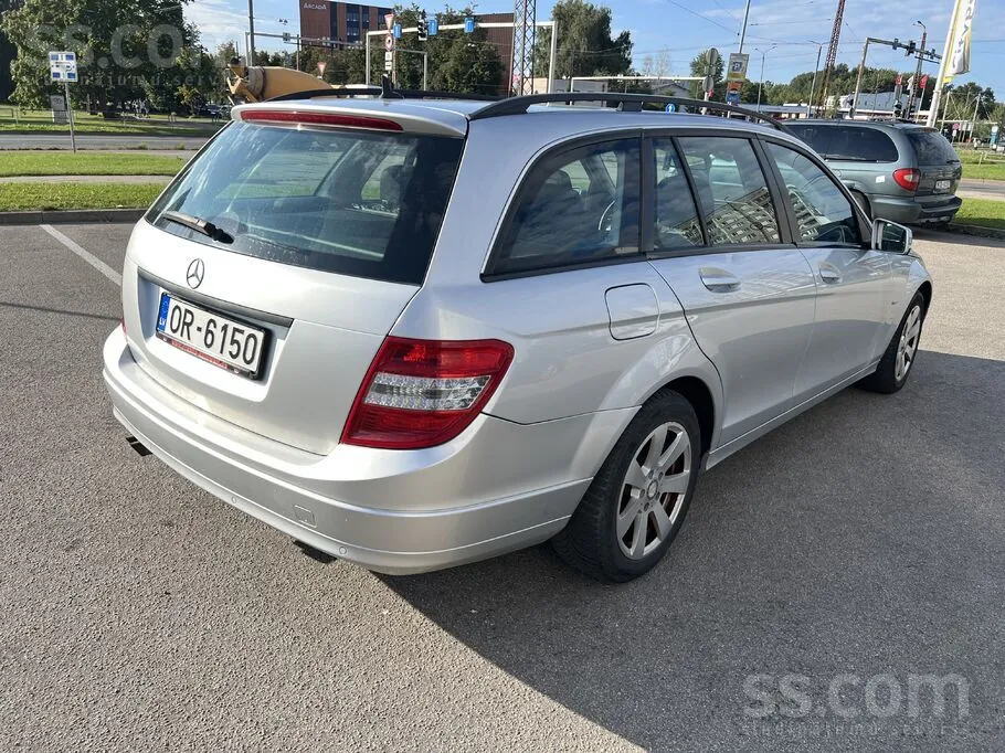 Mercedes-Benz C200 2010 photo 3