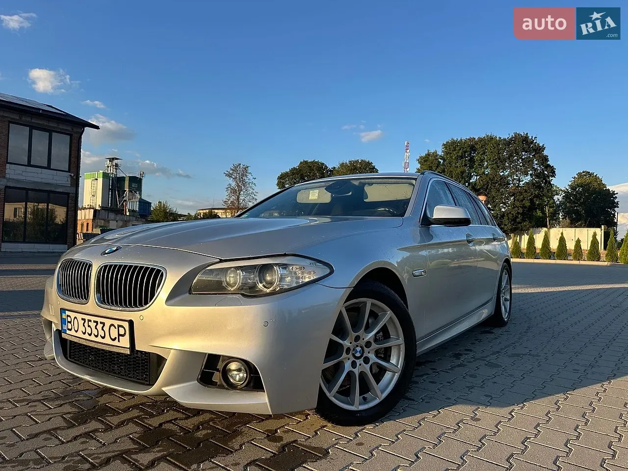 BMW 5 Series 2010 photo 2