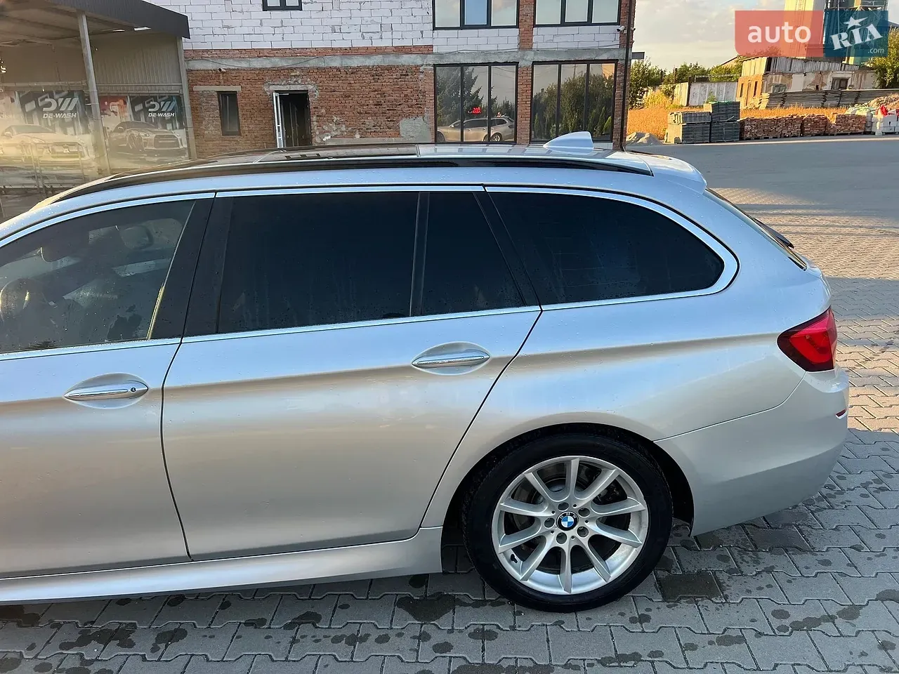 BMW 5 Series 2010 photo 3