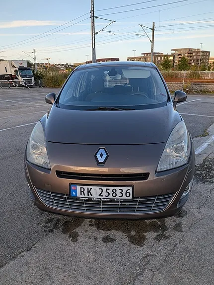 Renault Grand Scenic 2012 photo 2
