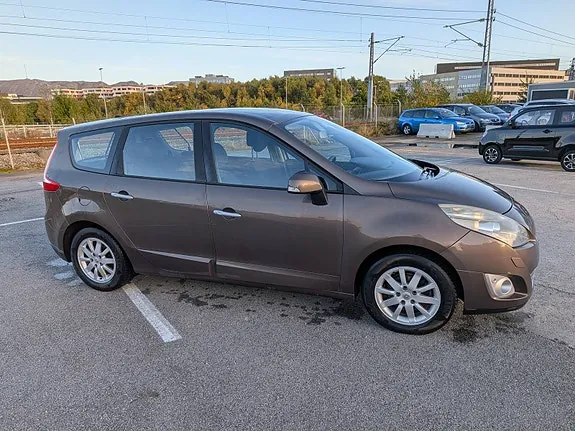 Renault Grand Scenic 2012 photo 4