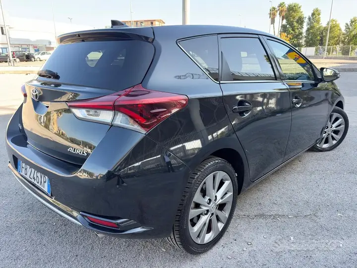 Toyota Auris 2015 photo 2