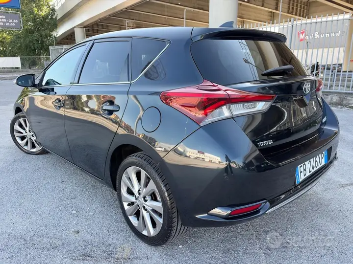 Toyota Auris 2015 photo 3
