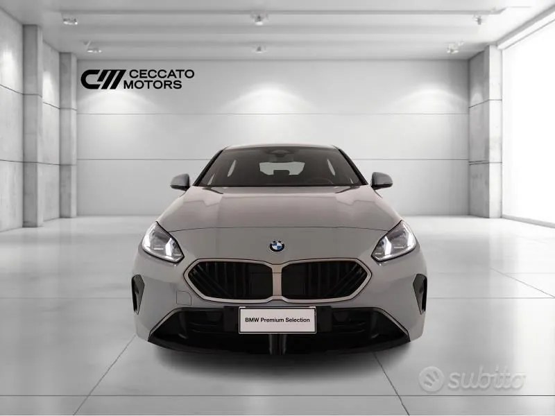 BMW 1 Series 2025 photo 2