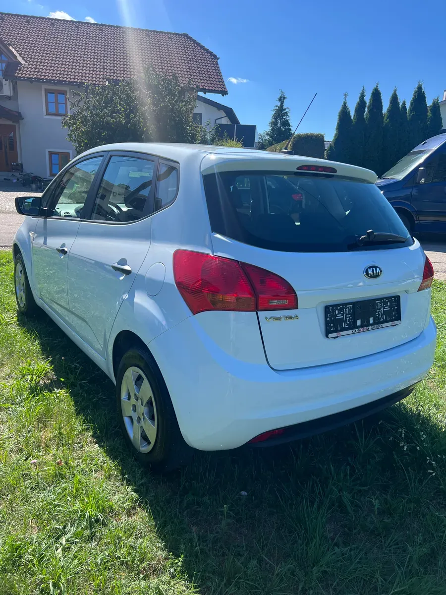 Kia Venga 2015 photo 3