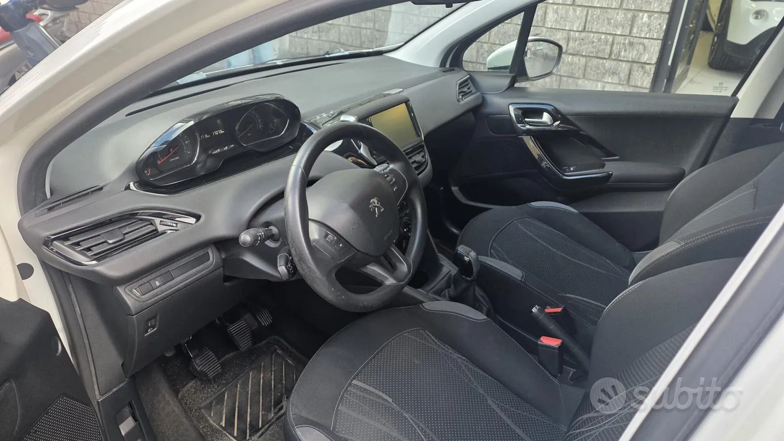 Peugeot 208 2013 photo 5