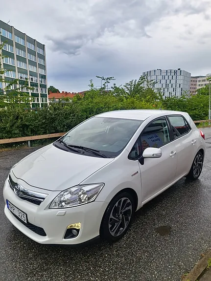 Toyota Auris 2010 photo 2