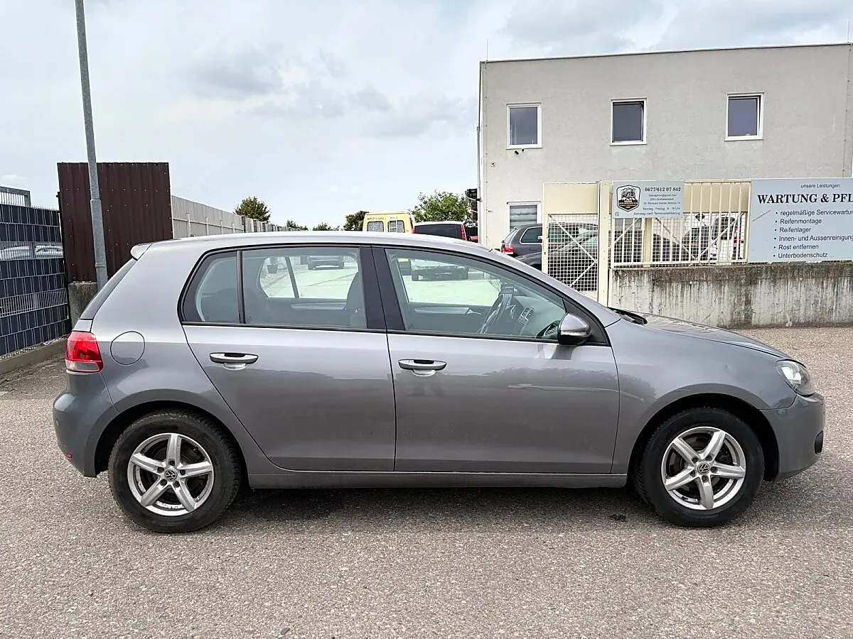 Volkswagen Golf 2010 photo 2