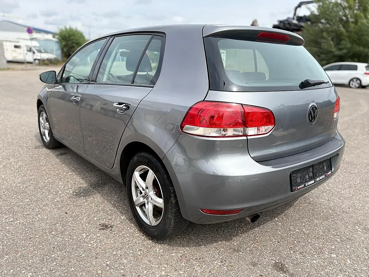 Volkswagen Golf 2010 photo 3