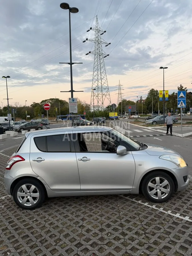 Suzuki Swift 2012 photo 3