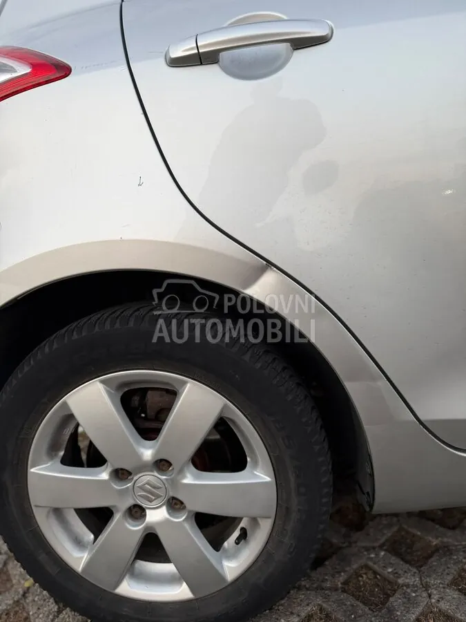 Suzuki Swift 2012 photo 4