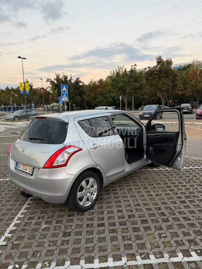 Suzuki Swift 2012 photo 5