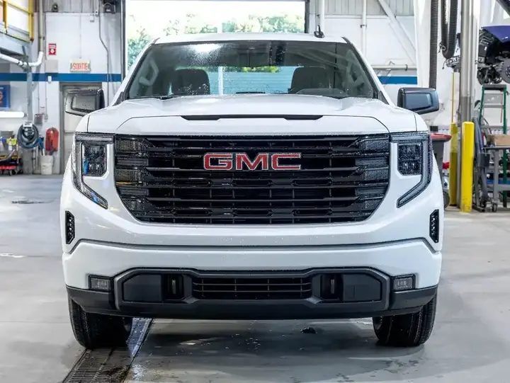 GMC Sierra 1500 2026 photo 2