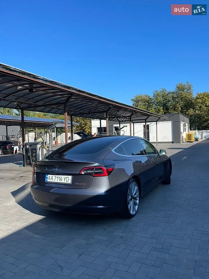 Tesla Model 3 2018 photo 3