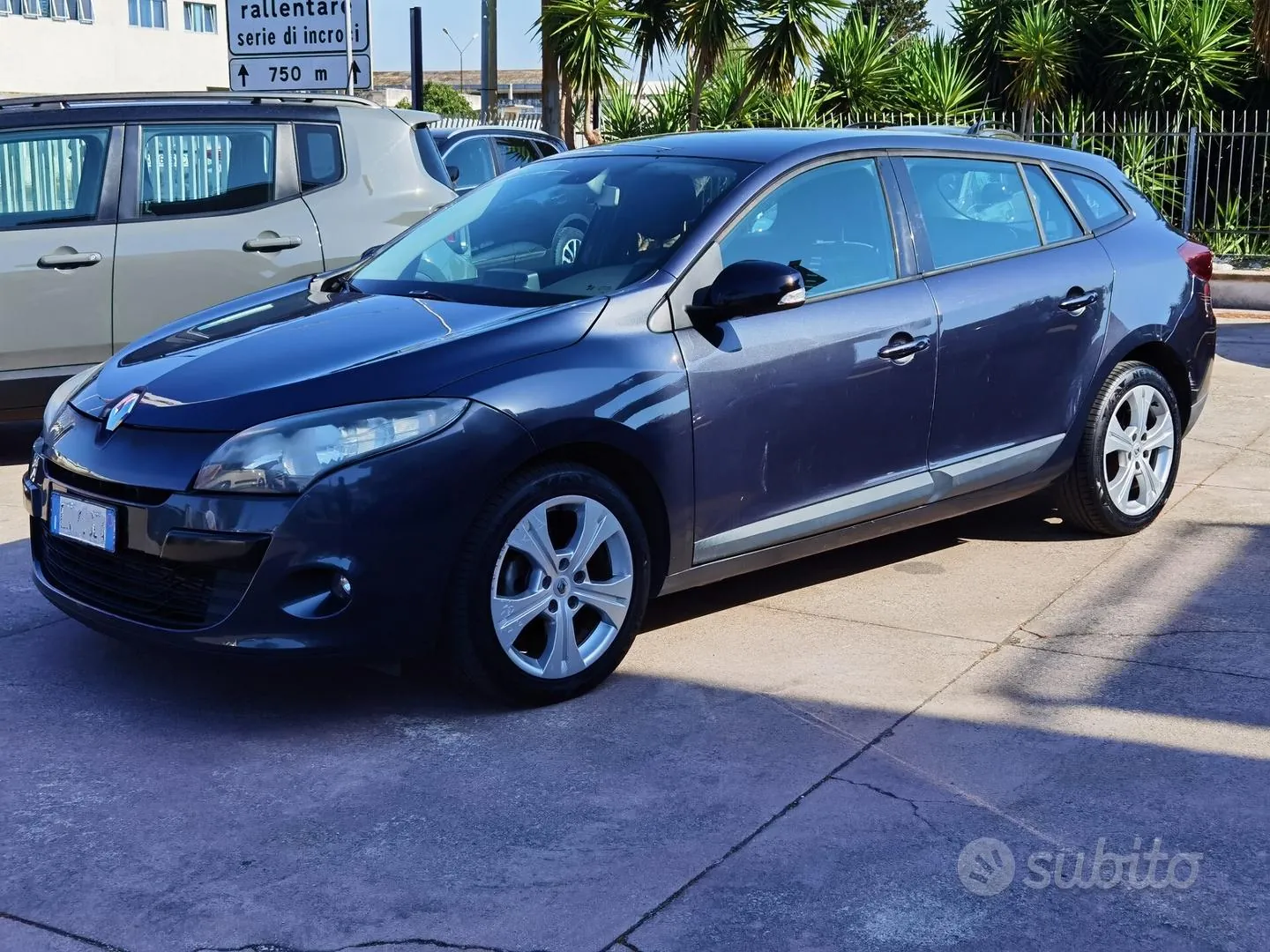 Renault Megane 2011 photo 2