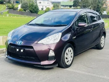 Toyota Aqua 2014 photo 2