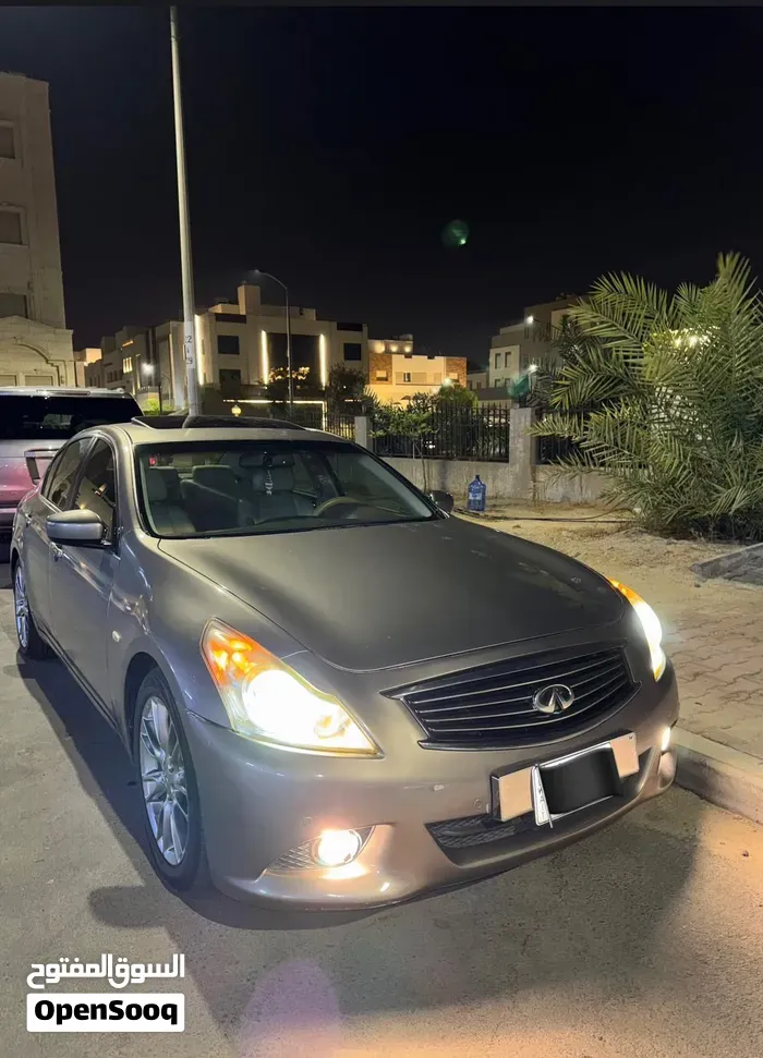 Infiniti G37 2011 photo 2