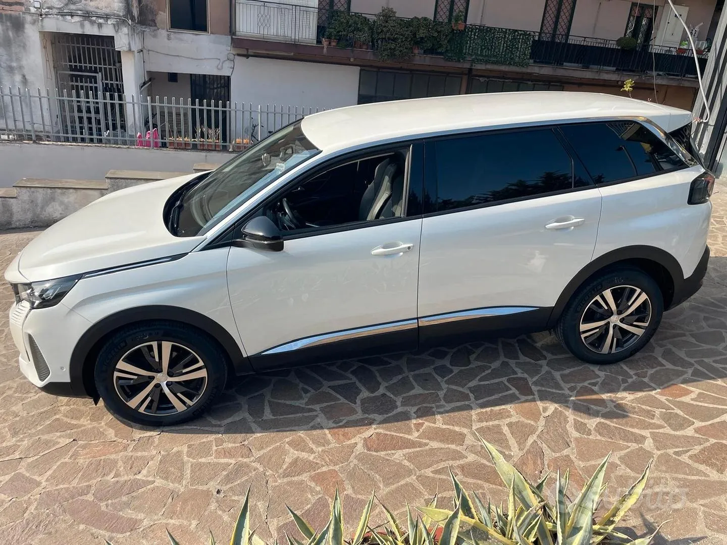 Peugeot 5008 2023 photo 3