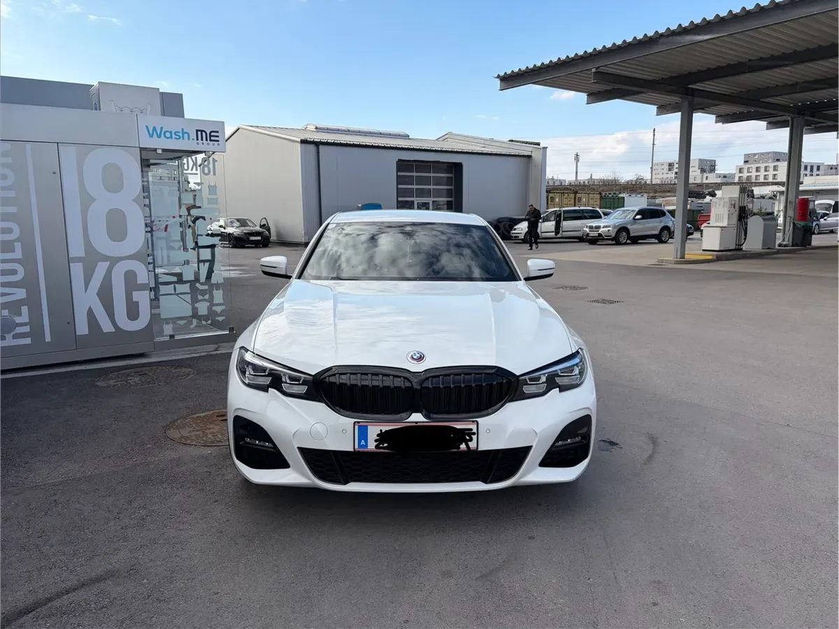 BMW 3 Series 2022 photo 3
