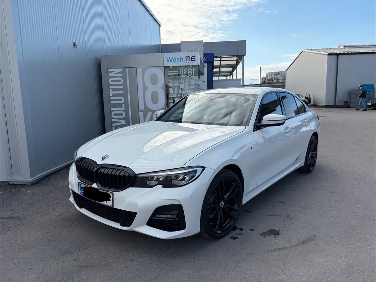 BMW 3 Series 2022 photo 2