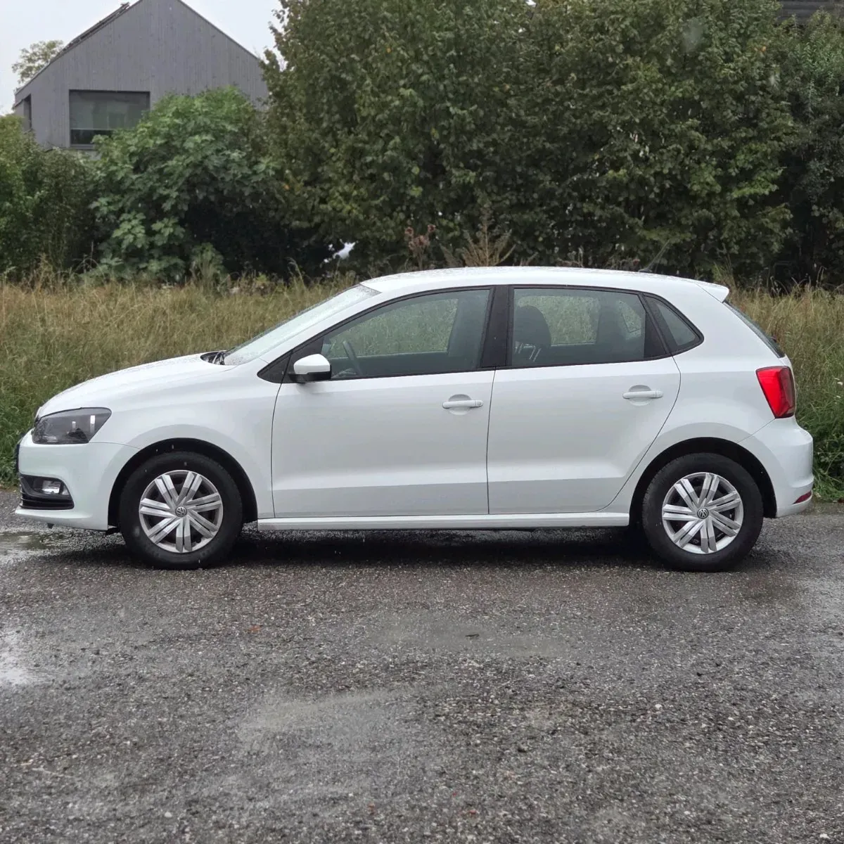 Volkswagen Polo 2015 photo 2