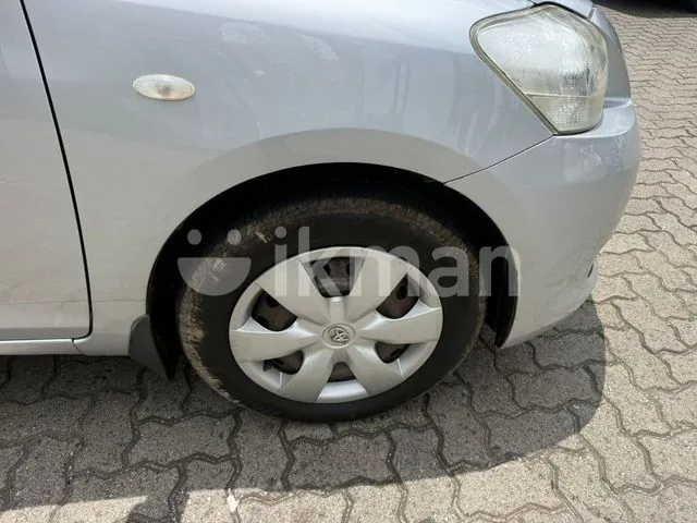 Toyota Yaris 2012 photo 4